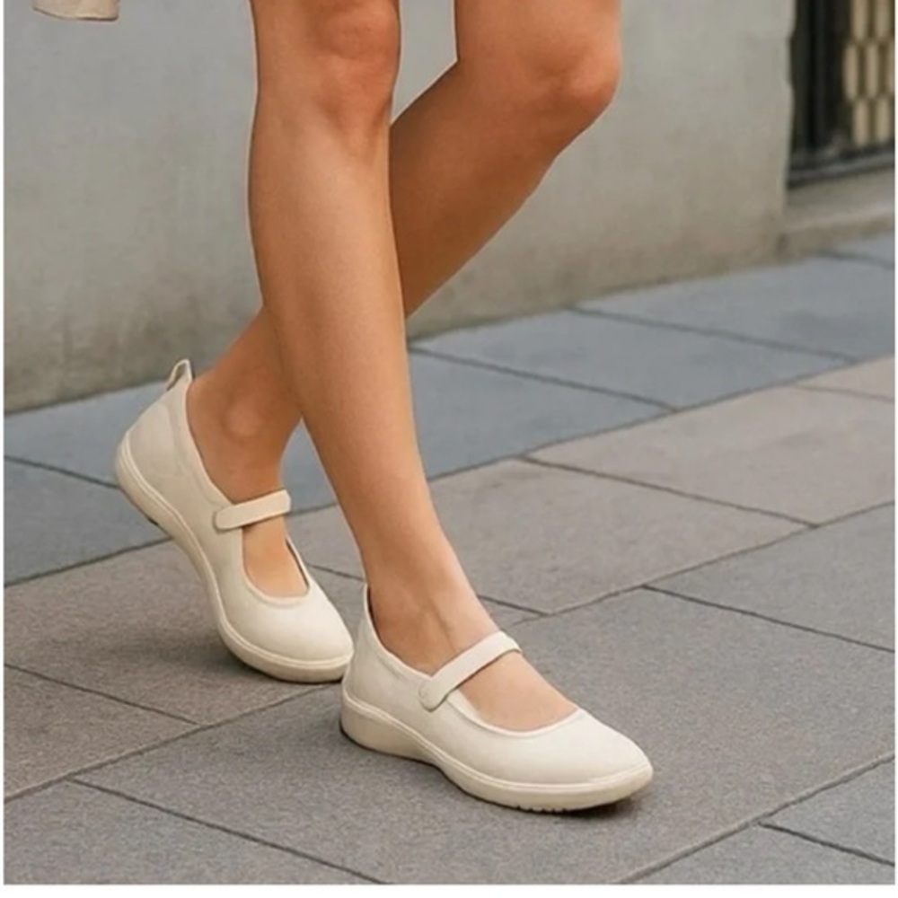 NWT JSPORT Melody Mary Jane Flats Cream Comfort Lightweight Shoes